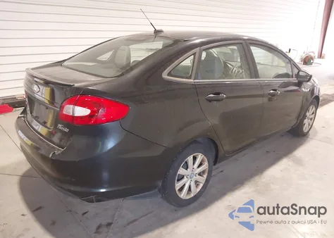 2013 Ford Fiesta Se z USA, uszkodzony, nr VIN 3FADP4BJ7DM107789